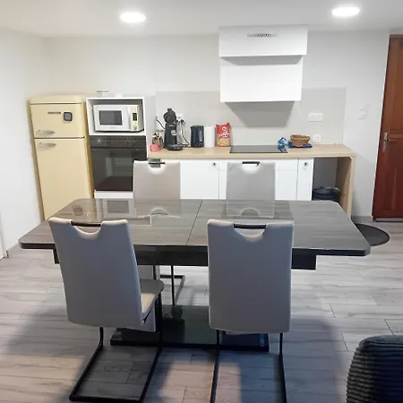 Bellevue Apartment *